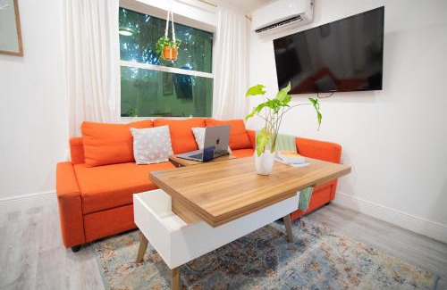 Little Haiti Villa | Cozy Tiny Home - Hidden Gem!