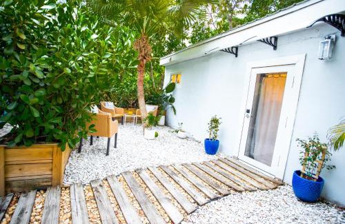 Little Haiti Villa | Cozy Tiny Home - Hidden Gem!