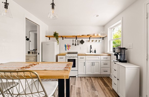 Greensboro Casa | Cozy tiny home in the heart of Greensboro, North Carolina.
