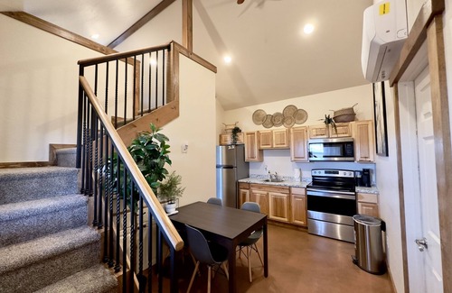 Hurricane Cabina | Cozy tiny home with views of Zion National Park. Pet Friendly!