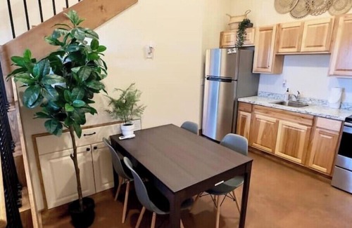 Hurricane Cabina | Cozy tiny home with views of Zion National Park. Pet Friendly!