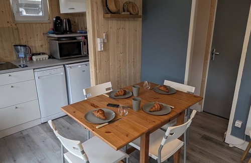 Klemskerke Chalet De Esquí | Cozy Tiny House (4p) near the sea | Quiet mini camping De Haan