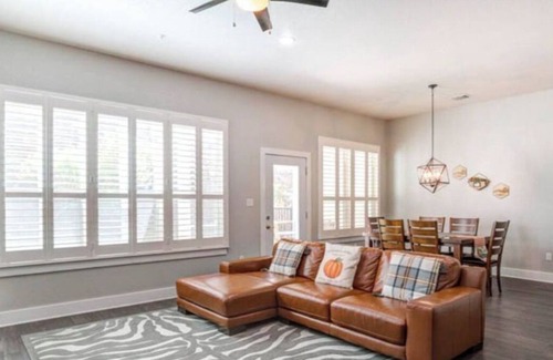 Crownridge of Texas Casa | Cozy town house in a Private Gated Community.