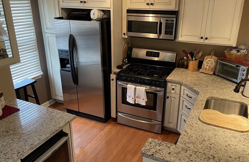 Scott Township Casa | Cozy townhome 5 miles to downtown!