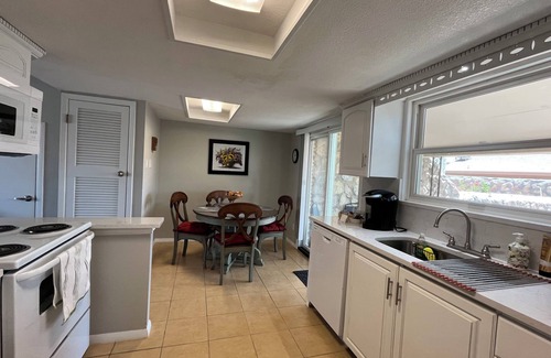 Biggs Field Casa | Cozy Townhome, 5 Min to Airport.