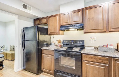 Woodbridge Casa | Cozy Townhome in the Heart of Woodbridge with King bed & Pool Table.