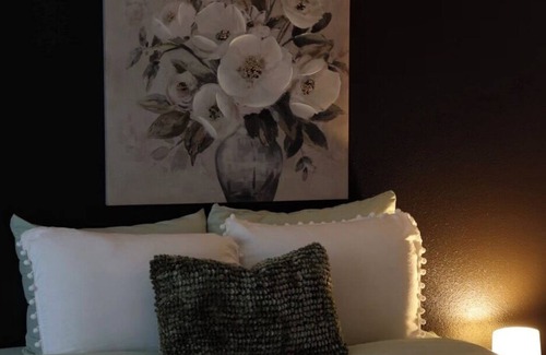 Longview Casa | Cozy townhome near restaurants, hospitals, shopping, and downtown. Family/pets!