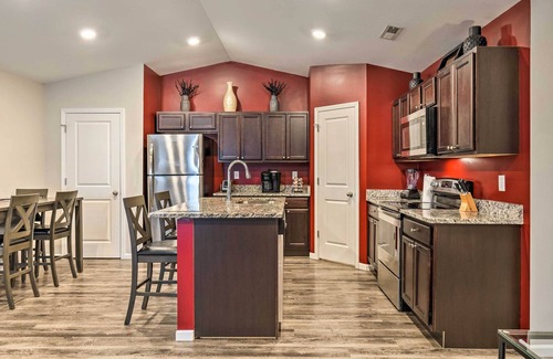 Park City Casa | Cozy Townhome w/ Lake View ~ 10 Mi to Wichita
