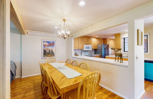 Jackson Hole Casa | Cozy townhome with fireplace, deck, WIFI, mountain views, great location