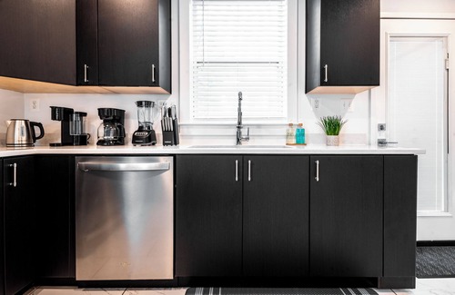 Potomac West Casa | Cozy Townhouse 10 Min from DC