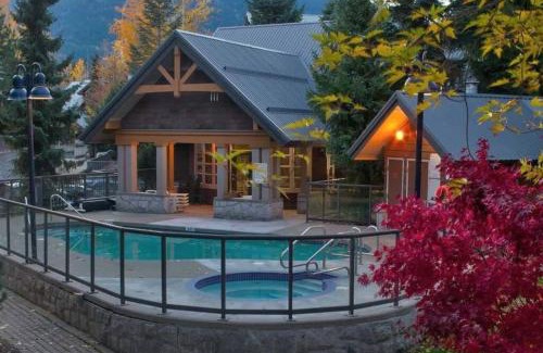 Village North Apartamento | Cozy Townhouse in Whistler Village North