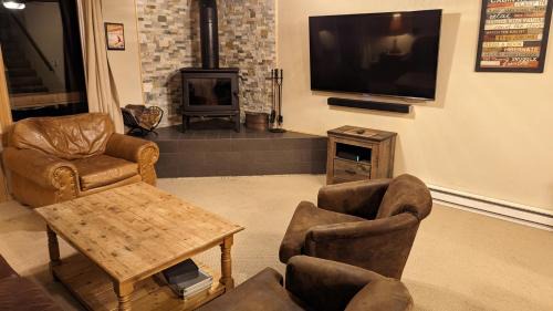 Warrior's Mark Casa | Cozy Townhouse on the main bus line