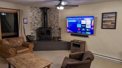 Warrior's Mark Casa | Cozy Townhouse on the main bus line