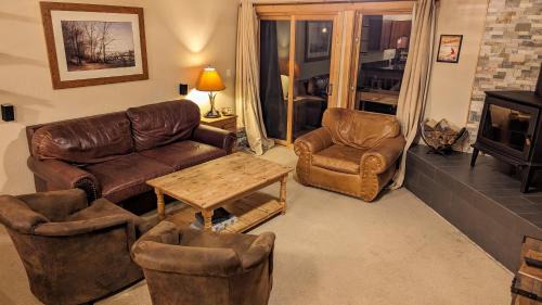 Warrior's Mark Casa | Cozy Townhouse on the main bus line