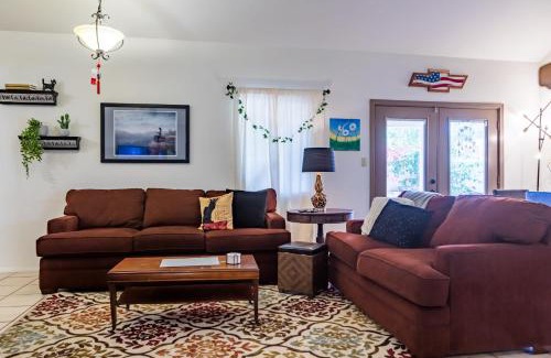 North Mountain Casa | Cozy Townhouse with Community Pool Near ASU West