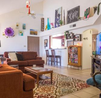 North Mountain Casa | Cozy Townhouse with Community Pool Near ASU West
