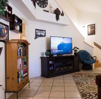 North Mountain Casa | Cozy Townhouse with Community Pool Near ASU West