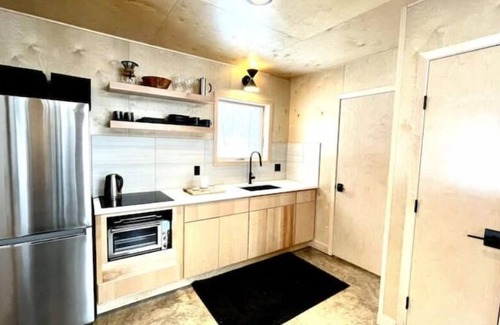 Hayward Cabina | Cozy Trailside Nordic Chic Nature Cottage