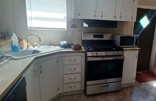 Mercer Casa | Cozy Tranquil Cottage Homestead. Pet-Friendly! Perfect for Families!