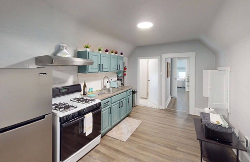Irvington Casa | Cozy Traveling Professional's Retreat 15 min to EWR, Near NYC