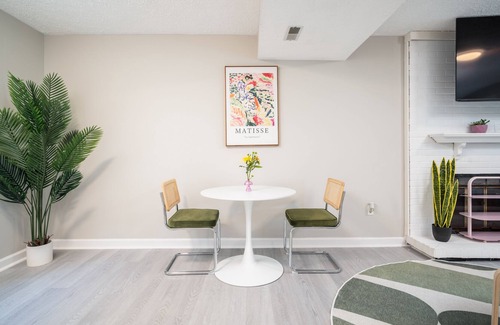 Bowie Casa | Cozy Trendy Bowie 1 Bedroom Basement Getaway Suite
