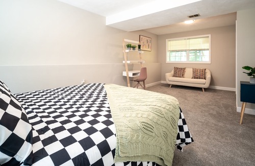 Bowie Casa | Cozy Trendy Bowie 1 Bedroom Basement Getaway Suite