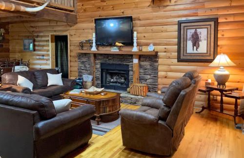 Trenton Casa | Cozy Trenton Cabin with Spa about 15 Mi to Lookout Mtn!