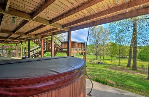 Trenton Casa | Cozy Trenton Cabin with Spa about 15 Mi to Lookout Mtn!