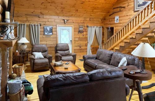 Trenton Casa | Cozy Trenton Cabin with Spa about 15 Mi to Lookout Mtn!