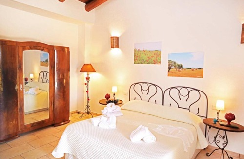 Conversano Otro | Habitación Triple con Vista ala Piscina B&B Diana6