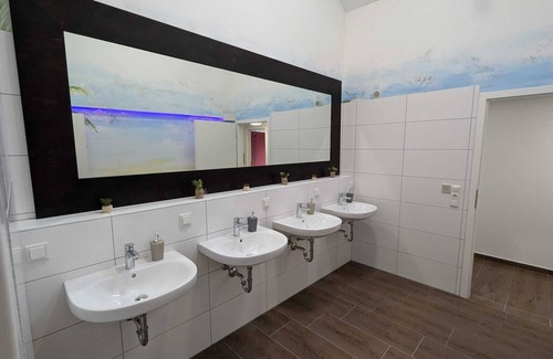 Roesrath Casa | Cozy twin room with terrace & smart TV in a quiet location | WLAN incl.