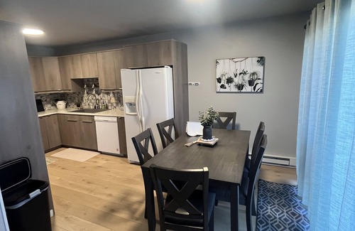 West Fargo Casa | Cozy Twinhome . Close to shopping and restaurants , small dogs are welcome.