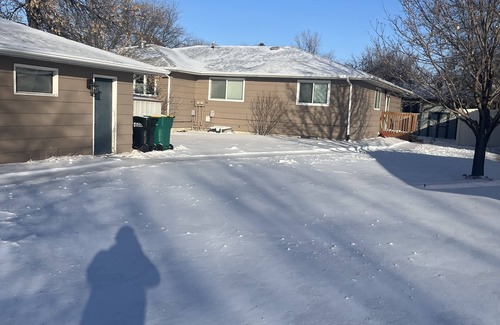 West Fargo Casa | Cozy Twinhome . Close to shopping and restaurants , small dogs are welcome.