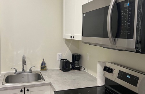 Bedford Condominio | Cozy two bedroom basement Apartment nestled in a highbrow area in Bedford!