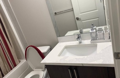 Symons Valley Casa | Cozy Two Bedroom Basement Suite