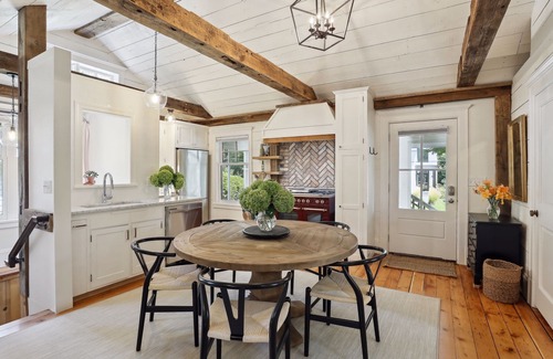Wayzata Casa | Cozy two-bedroom cottage - five minutes walk to Wayzata and Lake Minnetonka