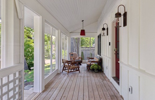 Wayzata Casa | Cozy two-bedroom cottage - five minutes walk to Wayzata and Lake Minnetonka