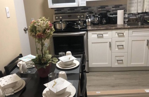 Winnipeg Apartamento | Cozy two-bedroom retreat in the heart of St. Boniface,