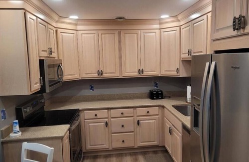 Caine Woods Condominio | Cozy Two bedroom/ two bath - short walk to the beach and Fenwick Island.