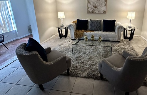 Longwood Apartamento | Cozy two bedrooms apt