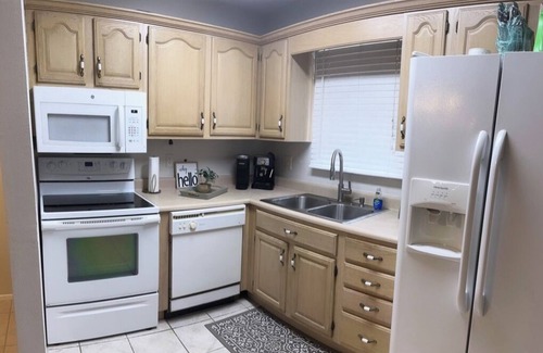 Longwood Apartamento | Cozy two bedrooms apt