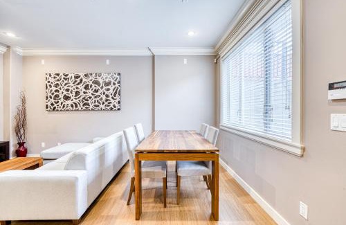 Arbutus Ridge Casa | Cozy two beds lower level suite in Vancouver West