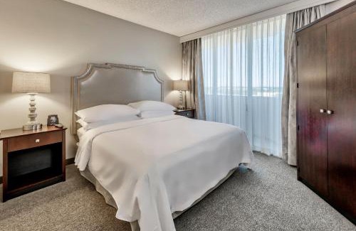 Boca Raton Apartamento | Cozy Two Room Suite with Modern Touches and Pool