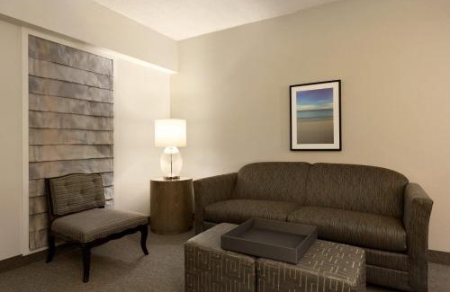 Boca Raton Apartamento | Cozy Two Room Suite with Modern Touches and Pool