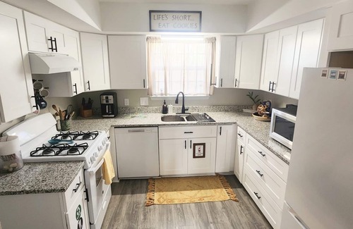 Wright Casa | Cozy two story townhome, only 5 min away from Beautiful Emerald Coast.