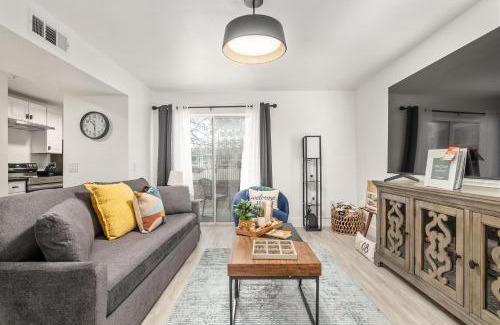 Gainesville Apartamento | Cozy UF Condo - Near Shands UF VA on Archer Road !