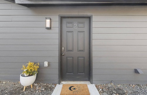 Clarkdale Apartamento | Cozy Unique 1 bed room W/ Free parking