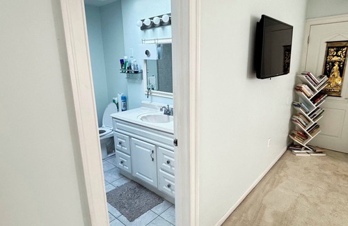 Wheaton-Glenmont Casa | Cozy unit with private entrance in Silver Spring next to Brookside Garden Park