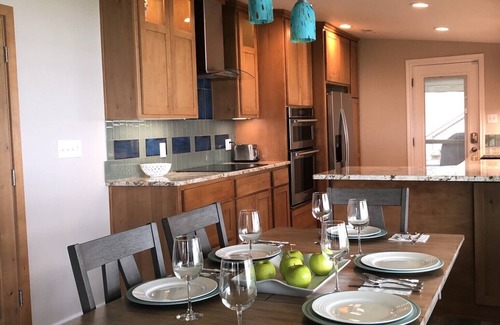 West Livingston Casa | COZY UP AT THE LAKE