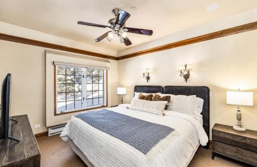 Beaver Creek Apartamento | Cozy up in this Scenic 2BR Retreat Steps from Trails, Lifts & Village Dining